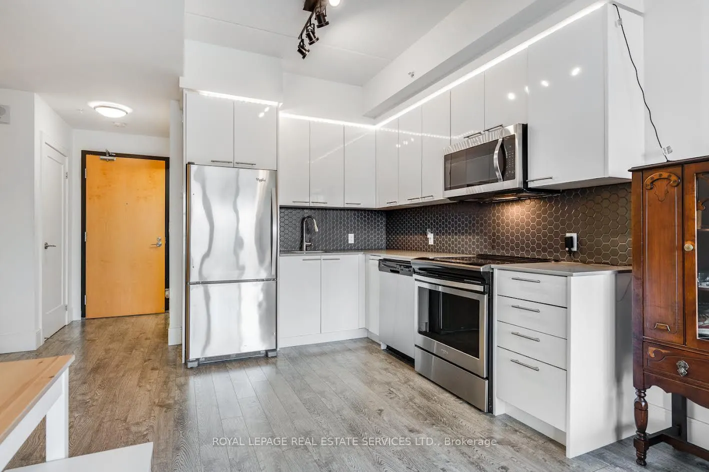 15 Prince Albert Boulevard, #412