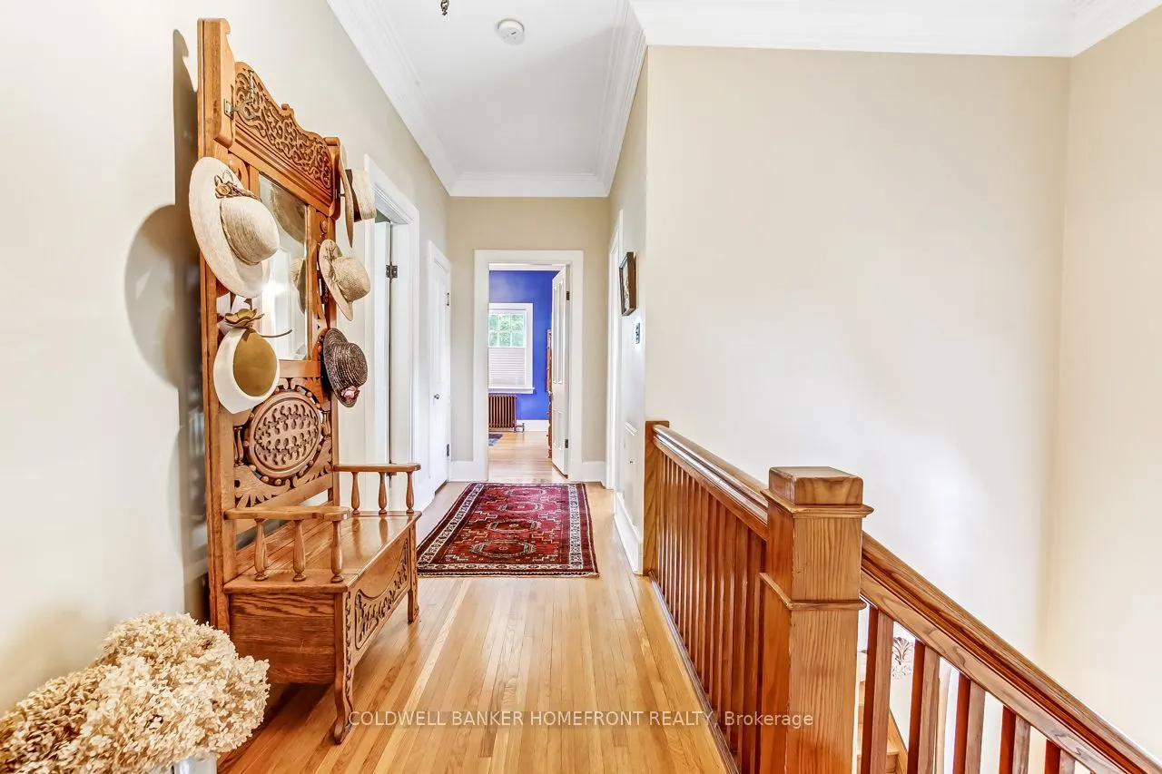 138 St James Street S