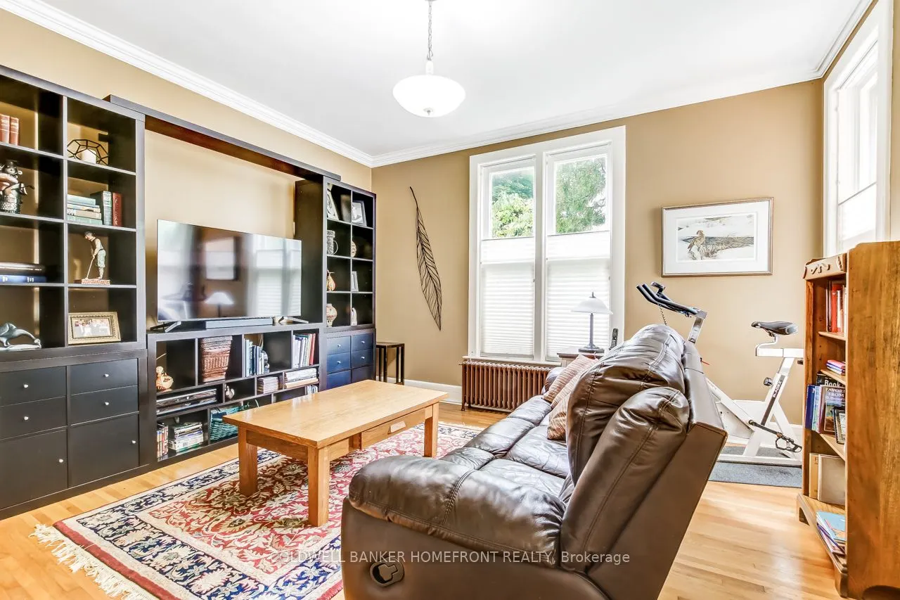 138 St James Street S