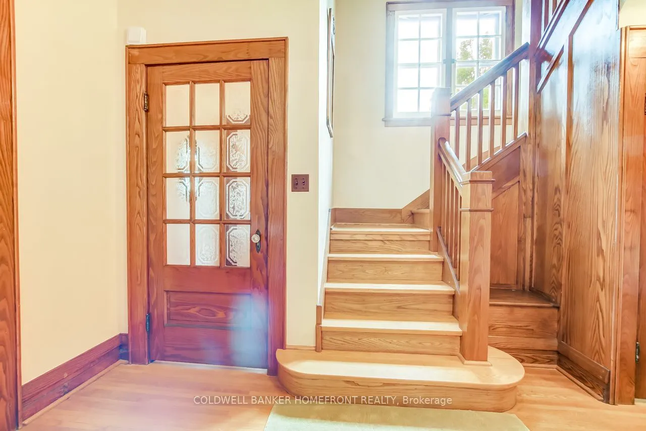 138 St James Street S
