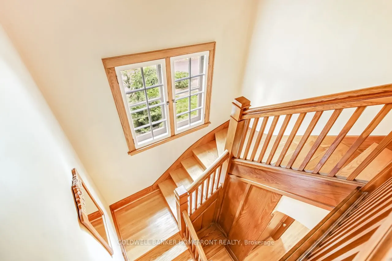 138 St James Street S