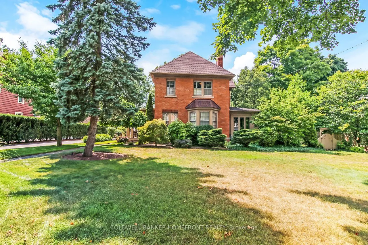138 St James Street S