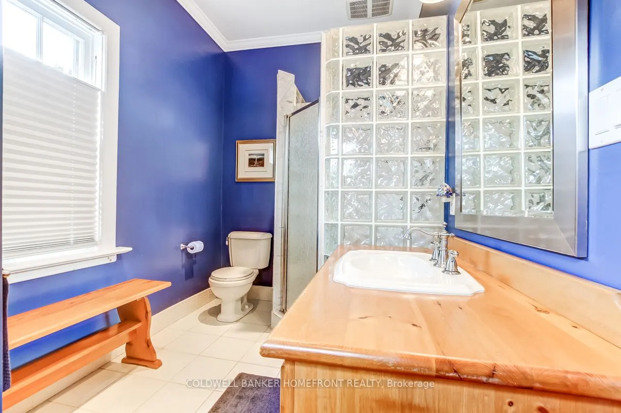 138 St James Street S