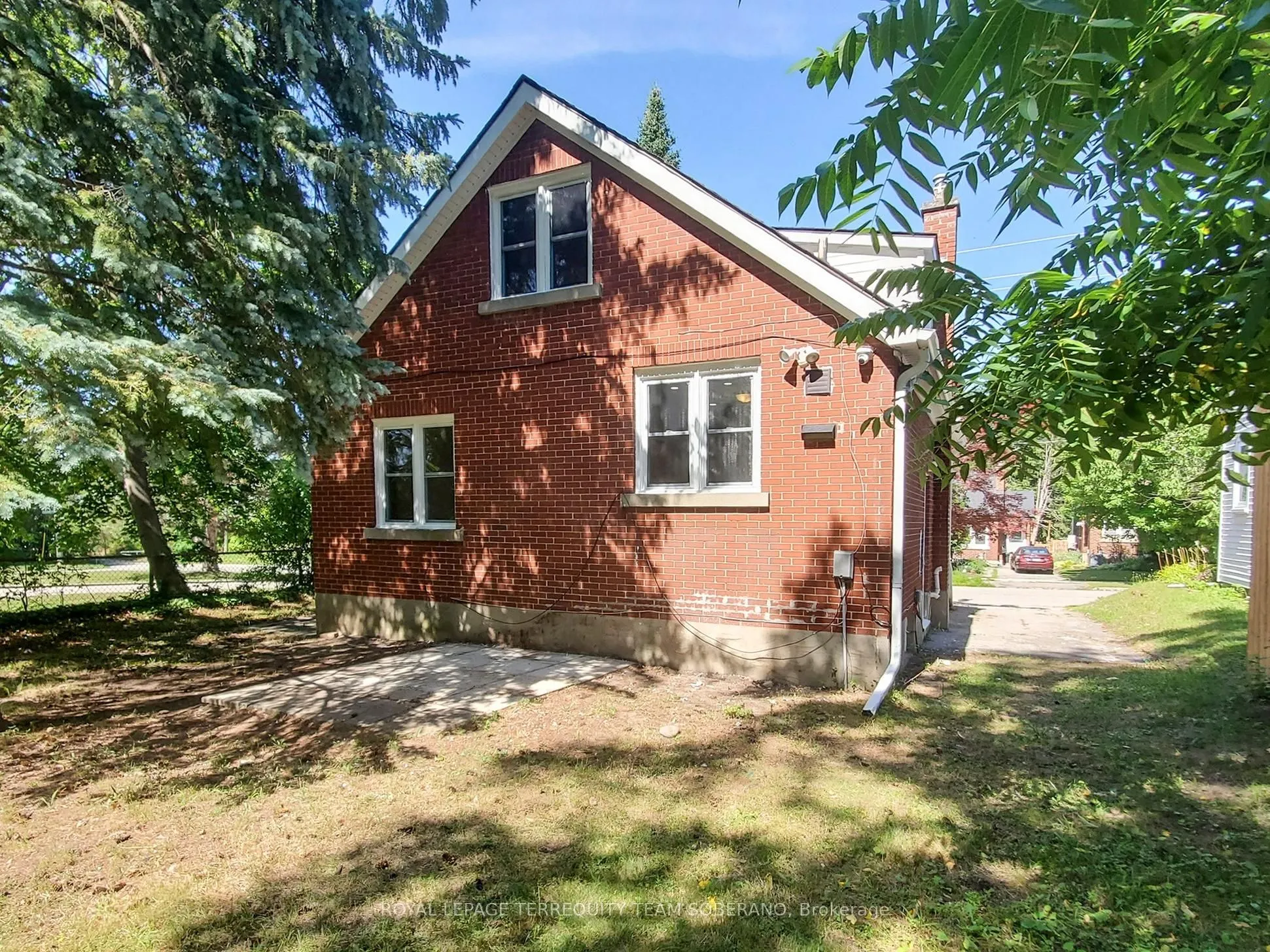13 Roslin Avenue N