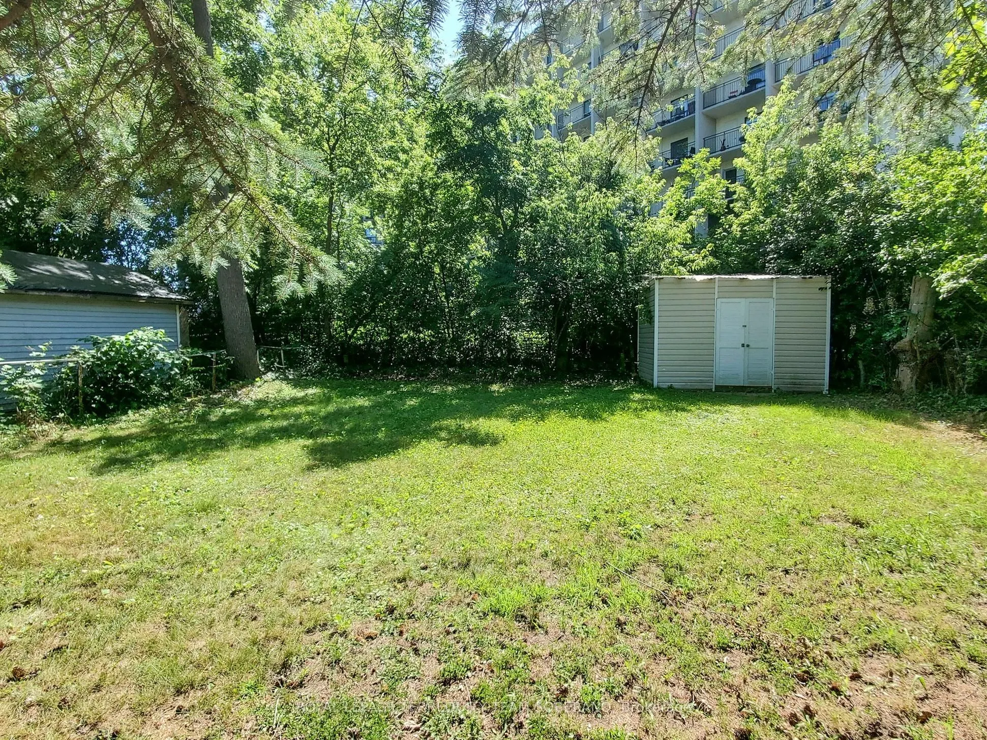 13 Roslin Avenue N