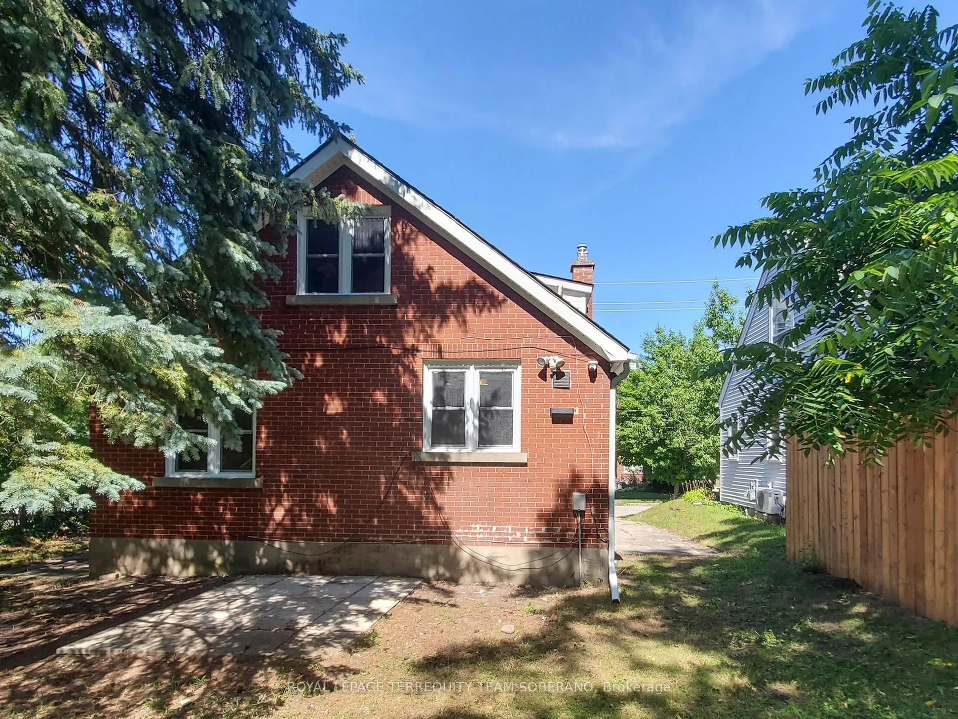 13 Roslin Avenue N