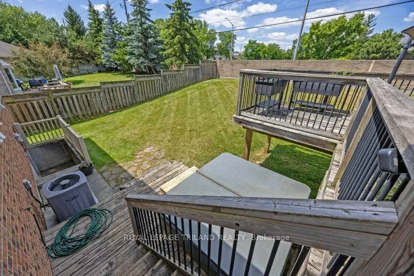 780 WHITEHAVEN Crescent