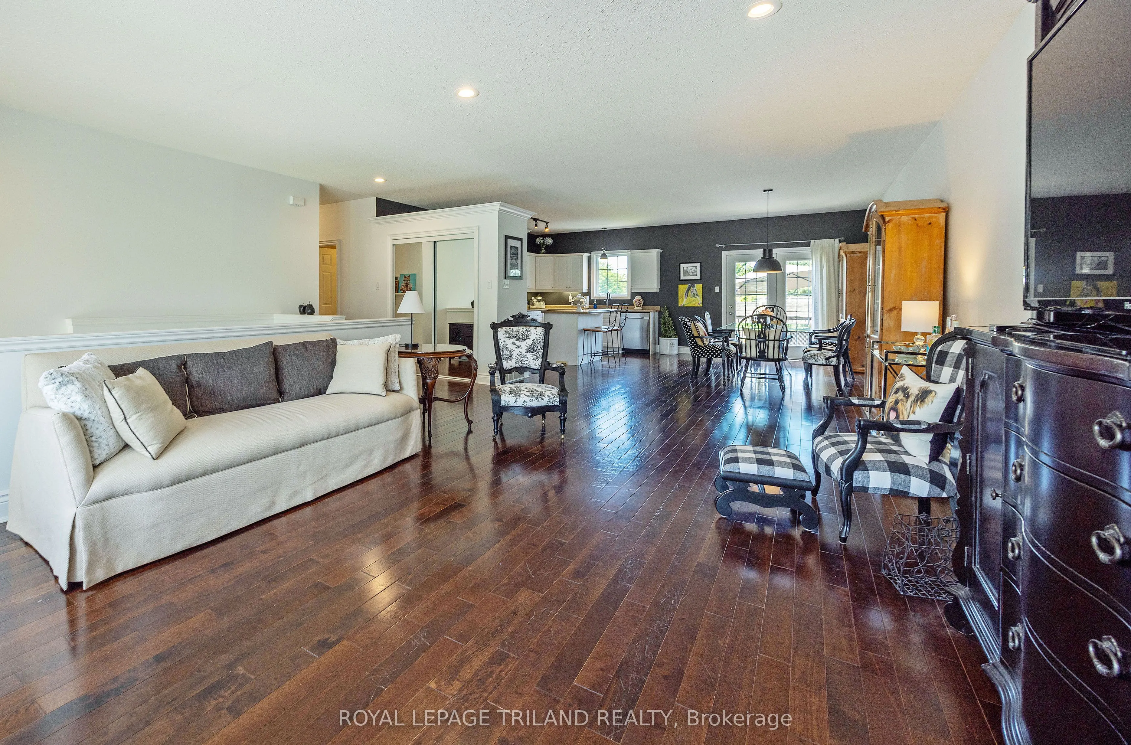 780 WHITEHAVEN Crescent