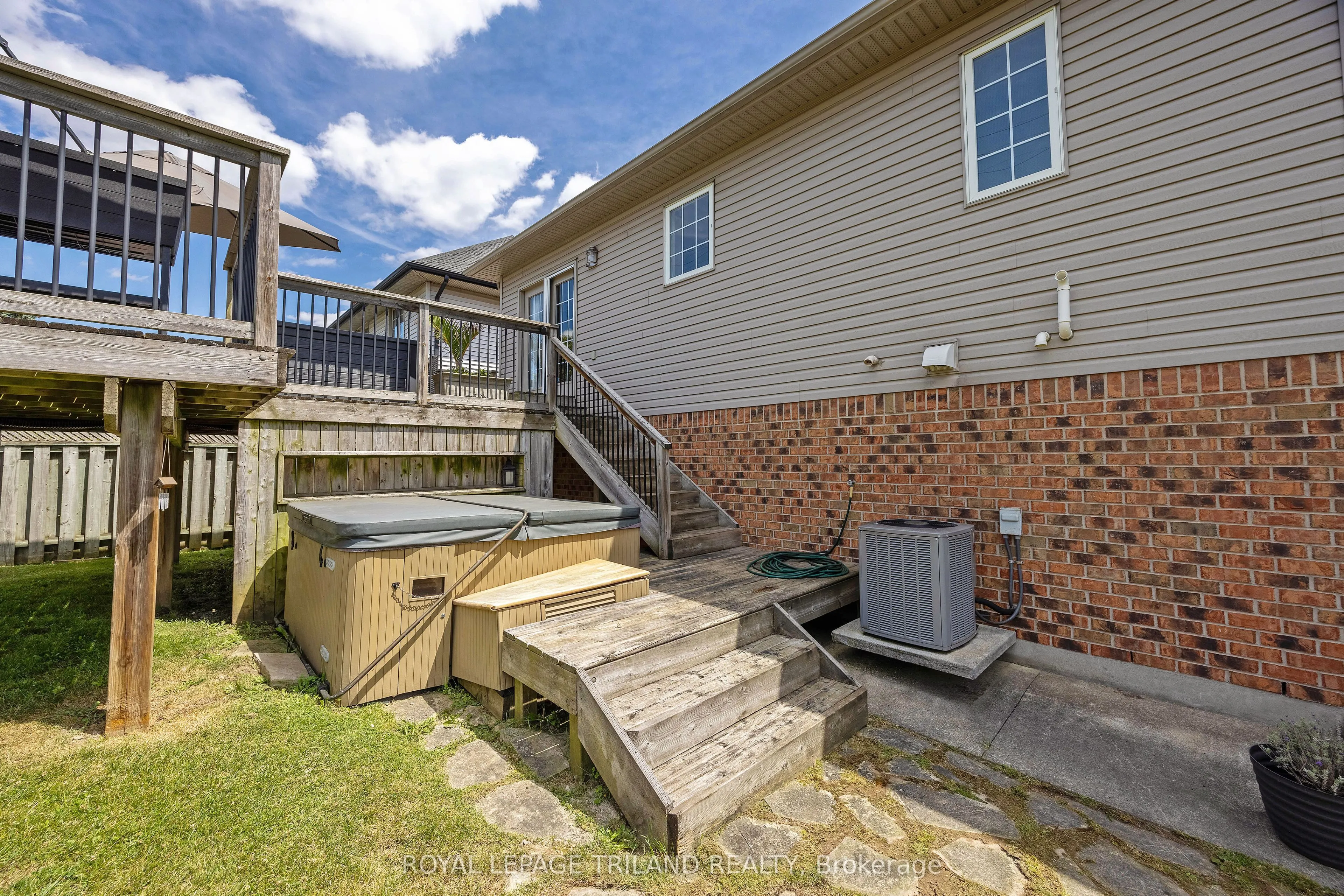 780 WHITEHAVEN Crescent