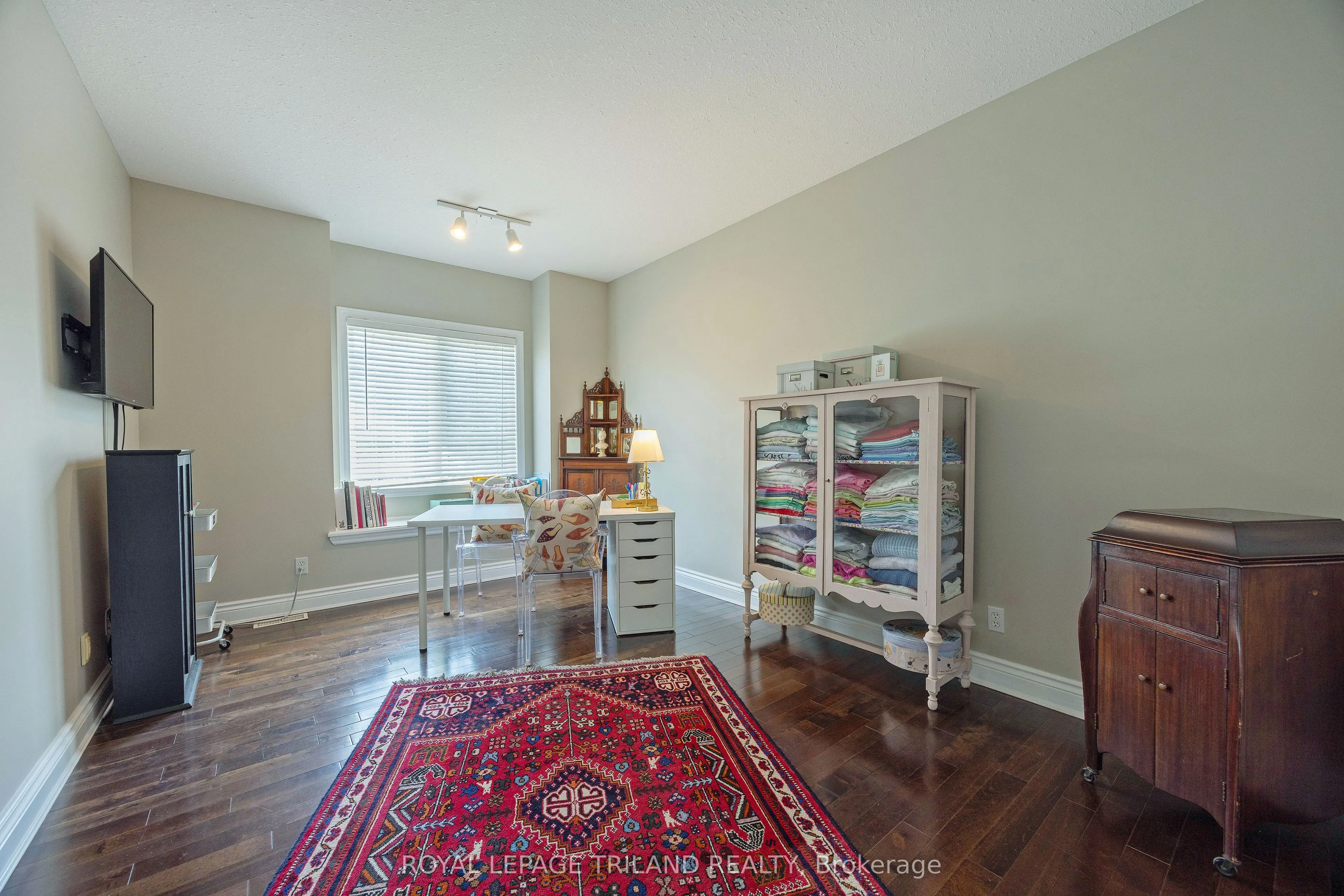 780 WHITEHAVEN Crescent