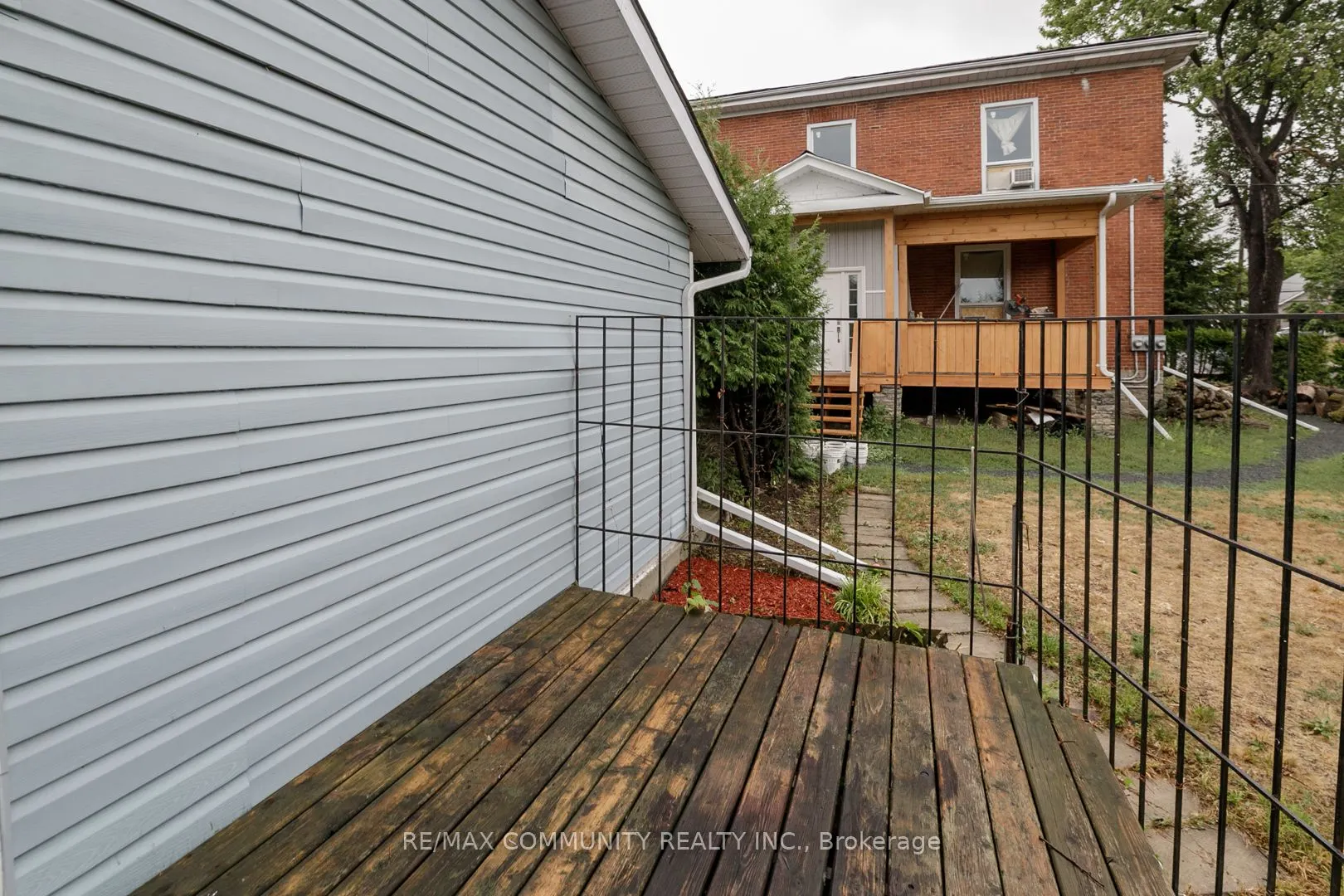 52 Hillside Street