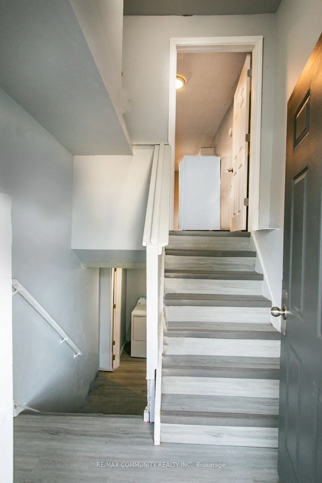 52 Hillside Street