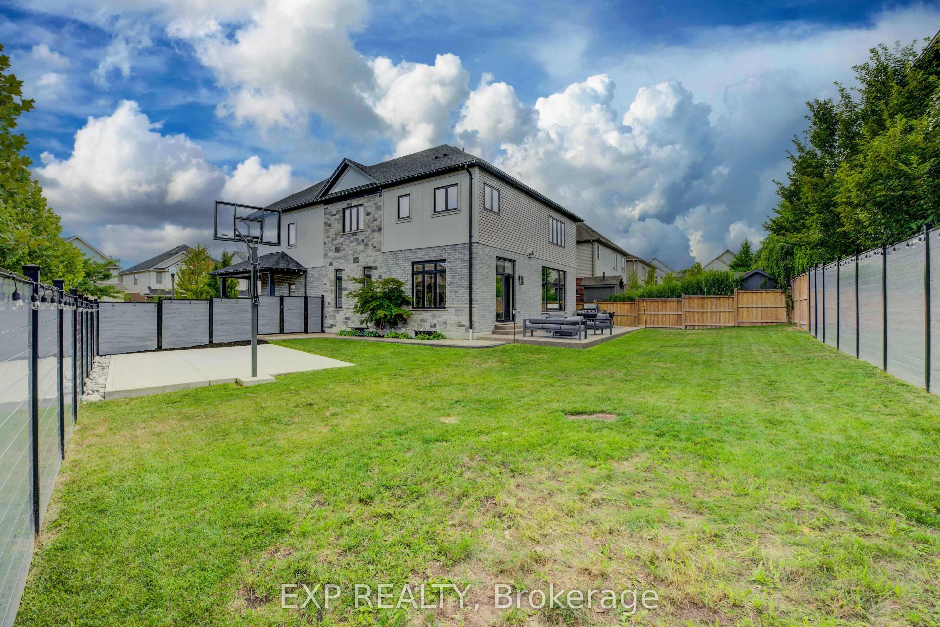 11 Deer Creek Street