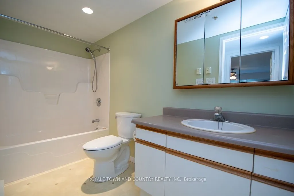8 Huron Street, #302