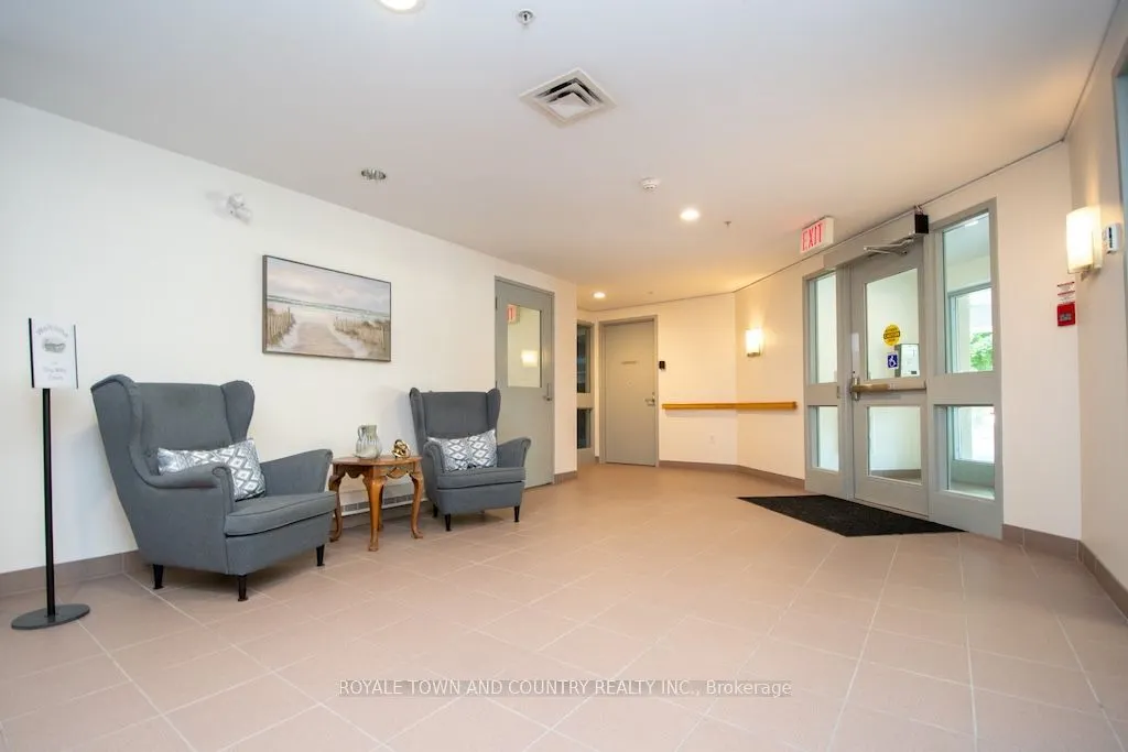 8 Huron Street, #302