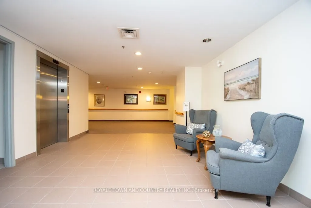 8 Huron Street, #302