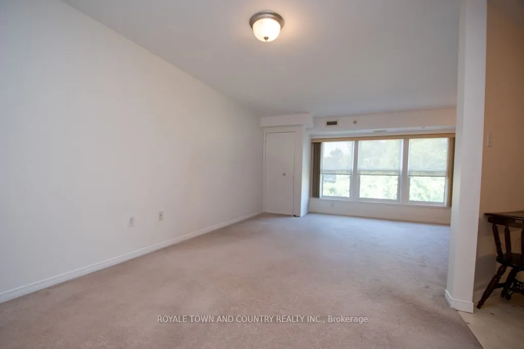 8 Huron Street, #302