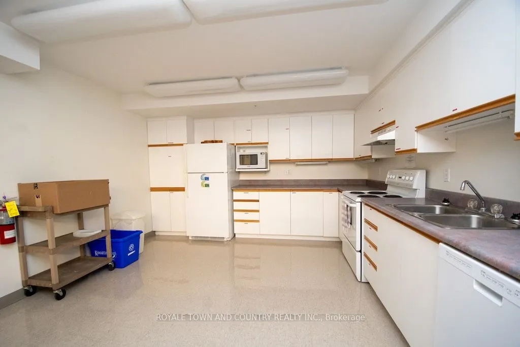 8 Huron Street, #302