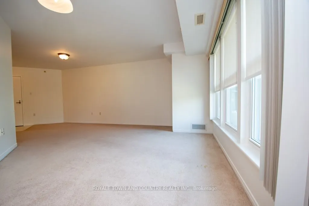 8 Huron Street, #302