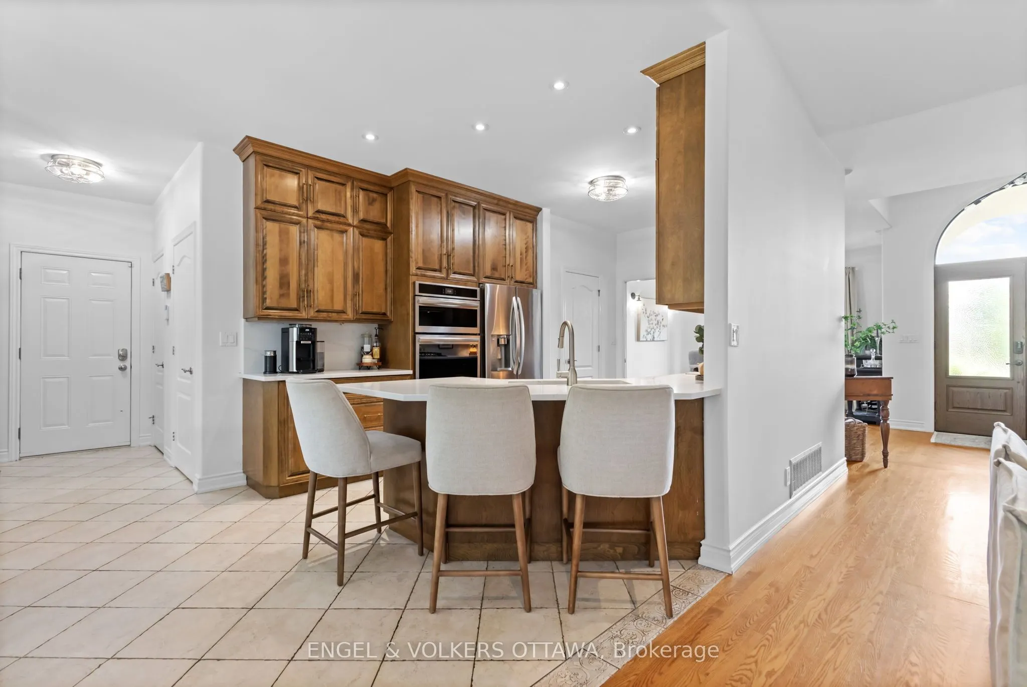 6957 Lake Forest Walk