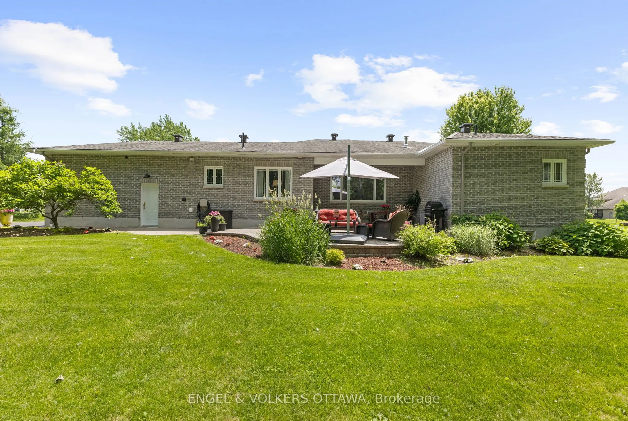 6957 Lake Forest Walk
