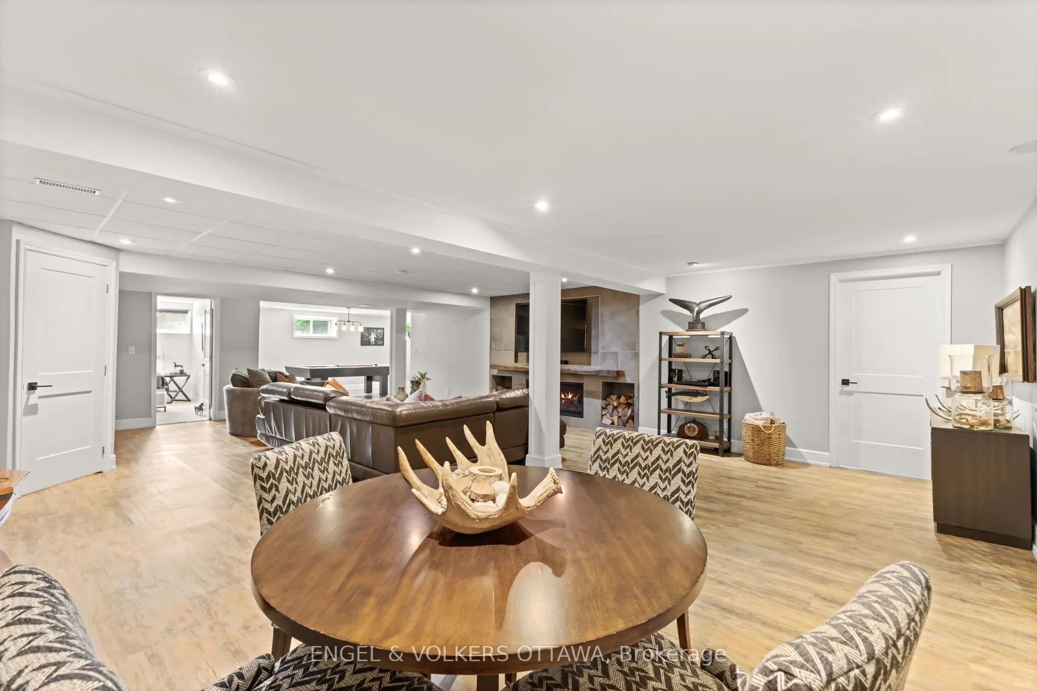 6957 Lake Forest Walk