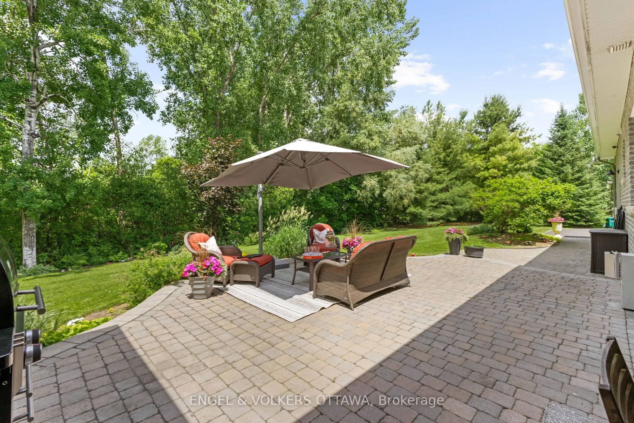 6957 Lake Forest Walk
