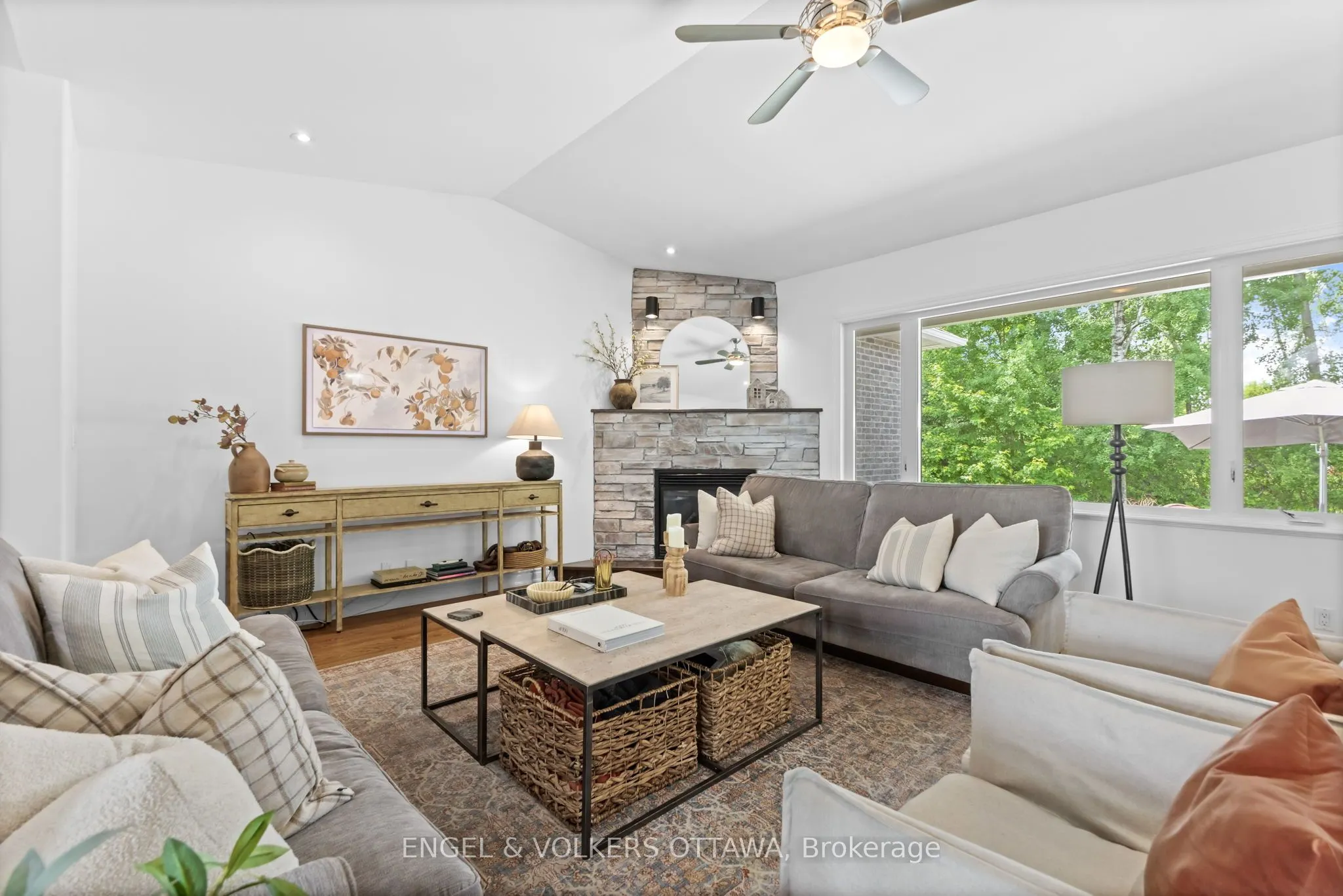 6957 Lake Forest Walk
