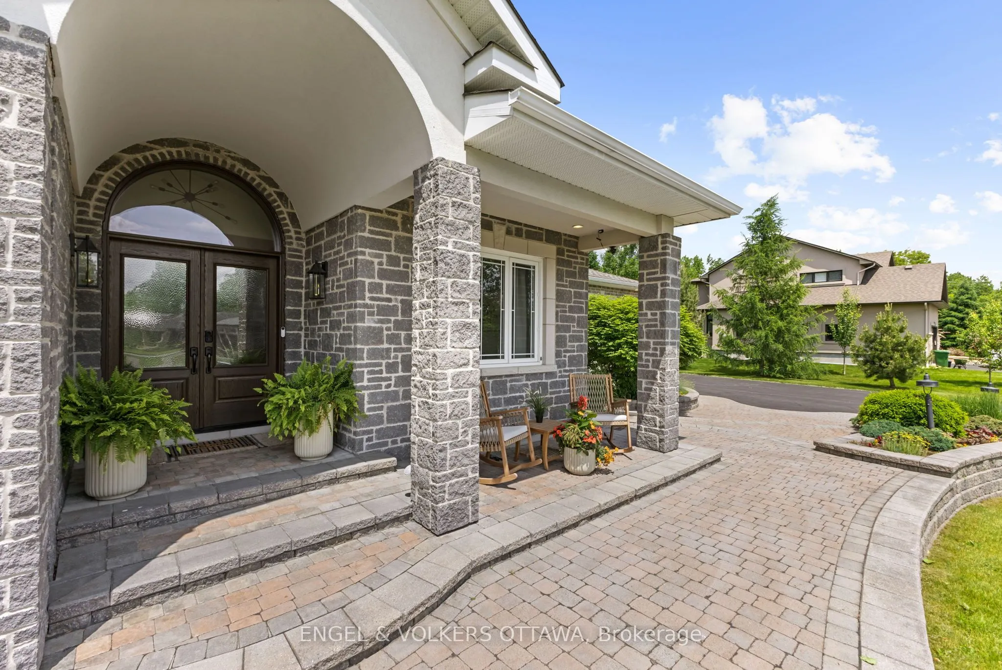 6957 Lake Forest Walk