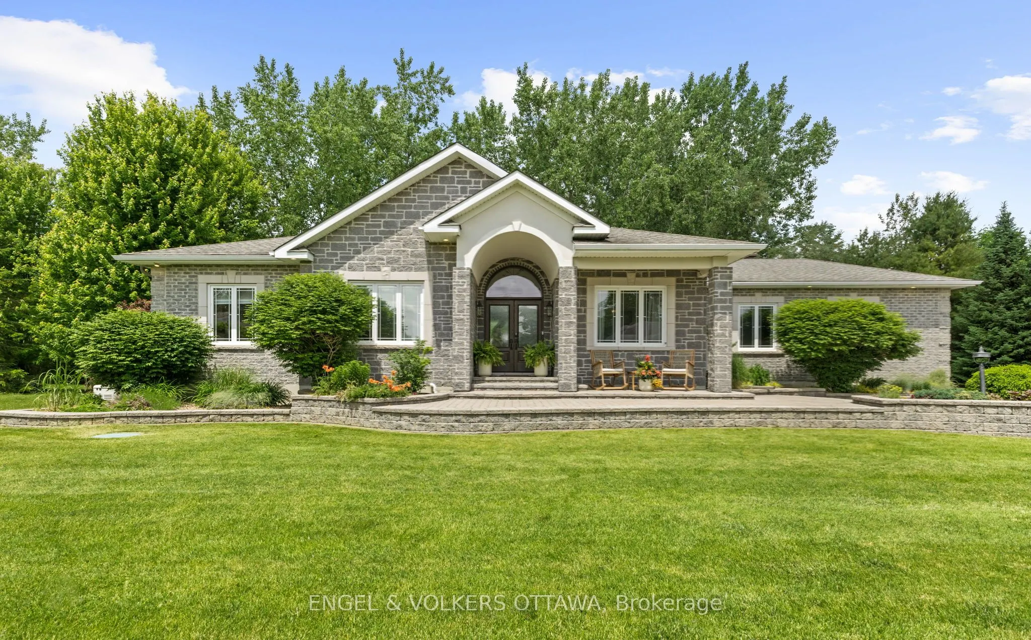6957 Lake Forest Walk