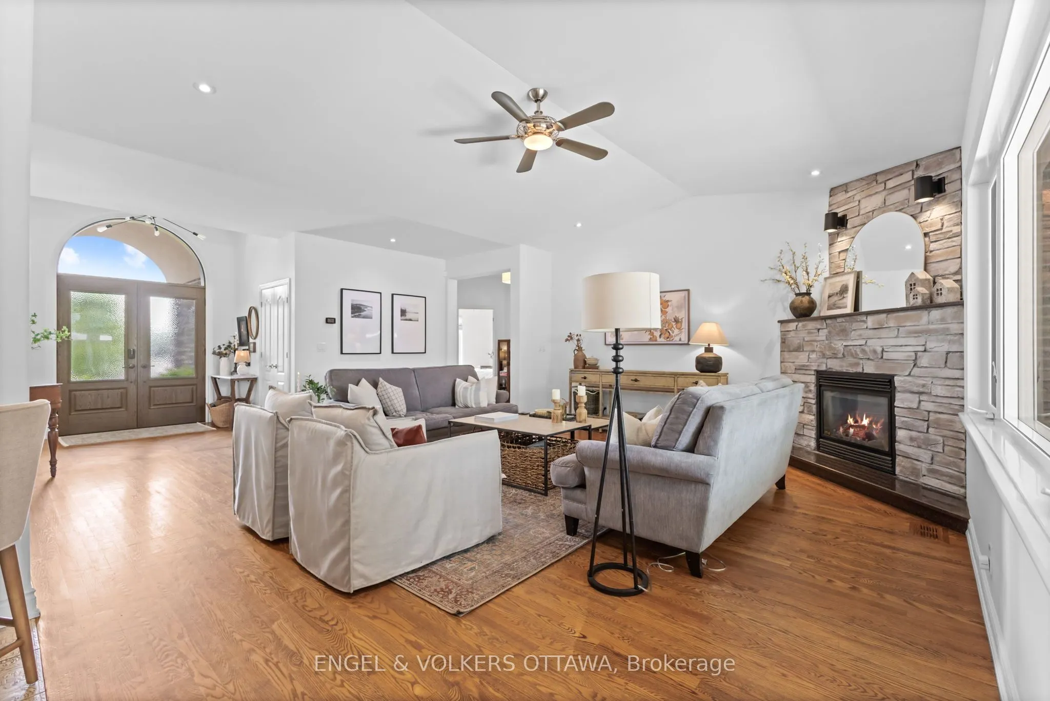 6957 Lake Forest Walk