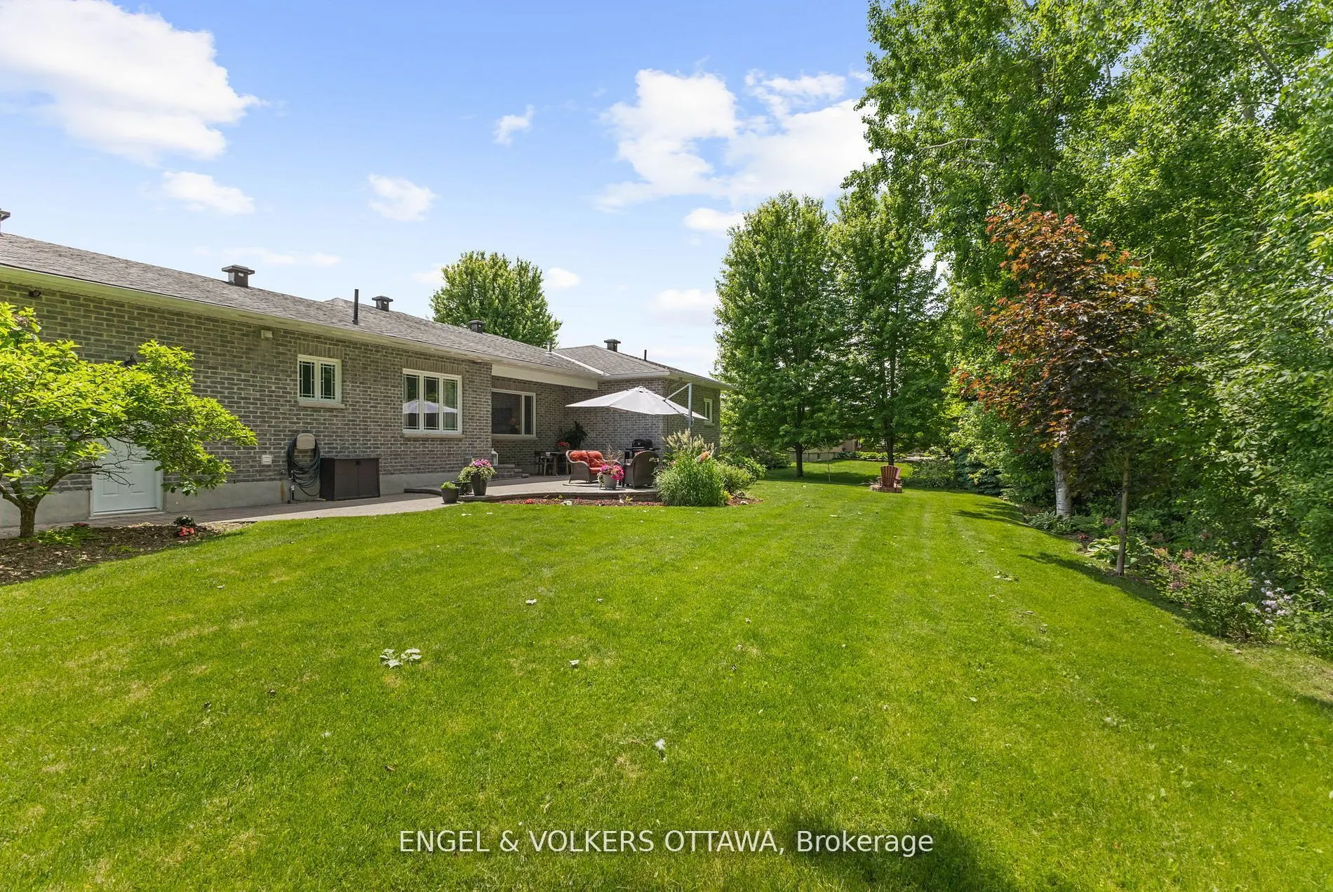 6957 Lake Forest Walk
