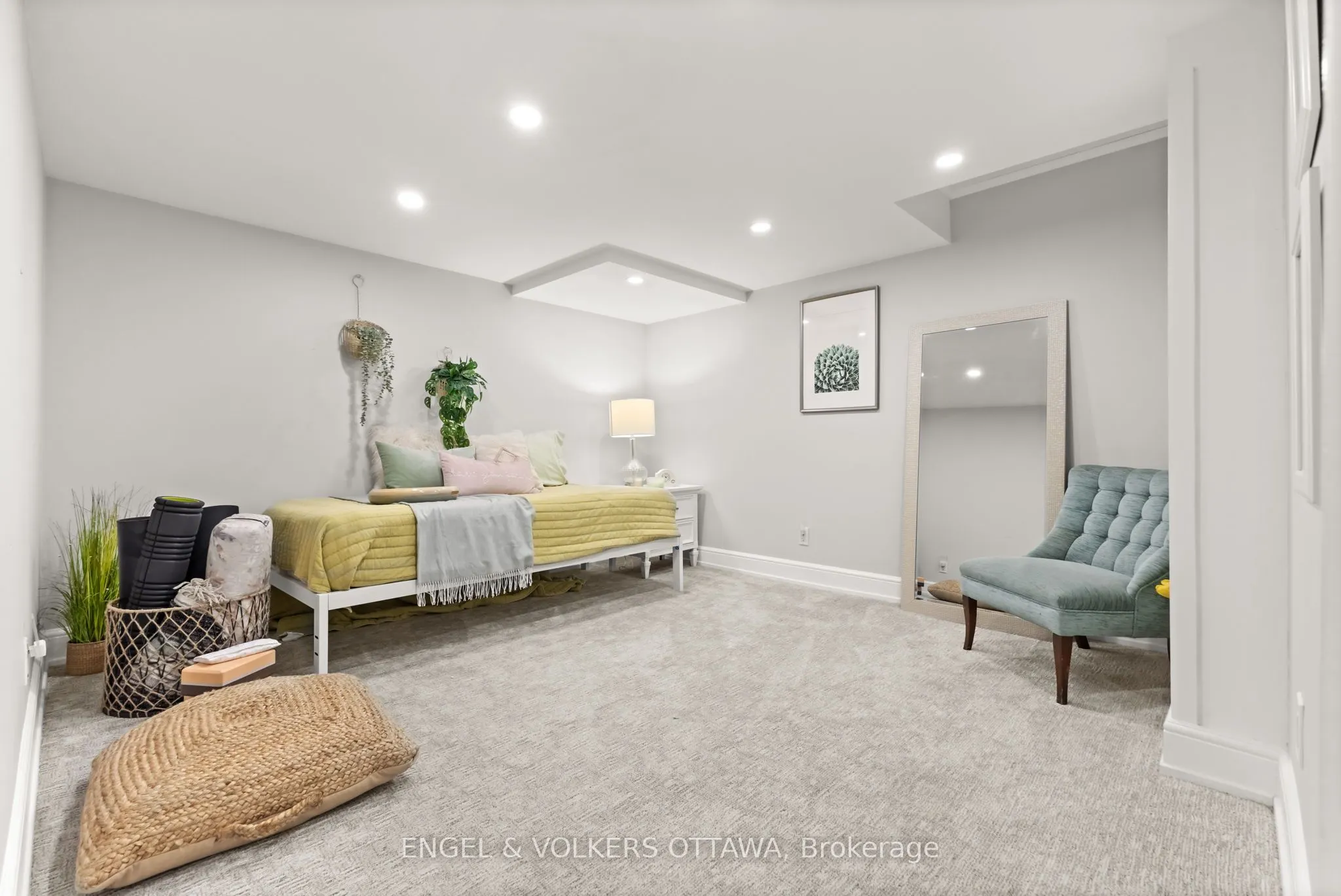 6957 Lake Forest Walk