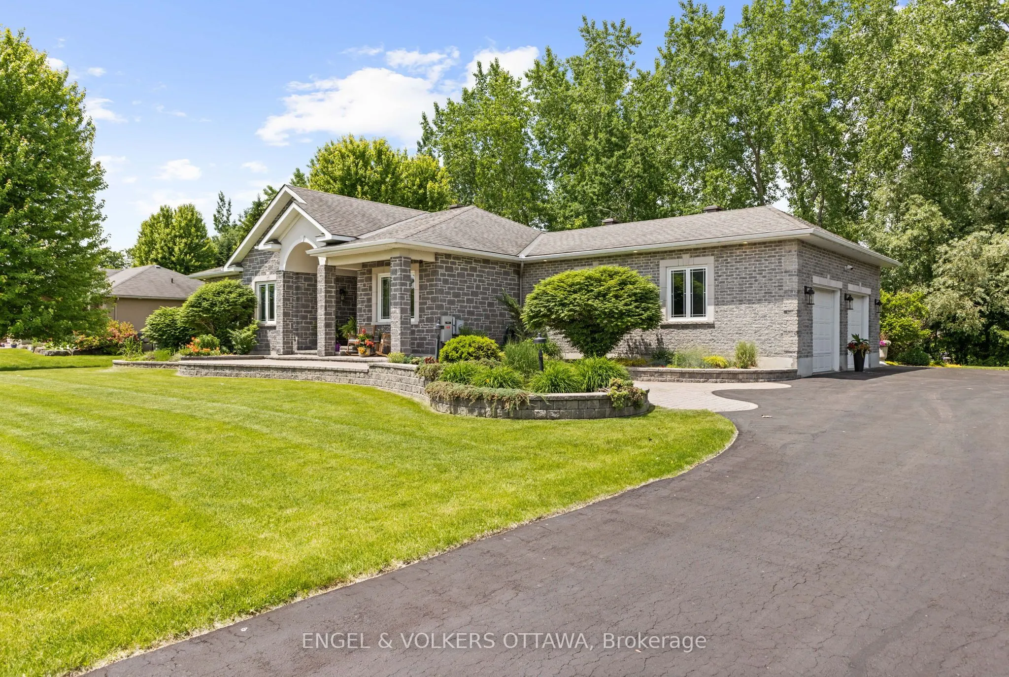 6957 Lake Forest Walk