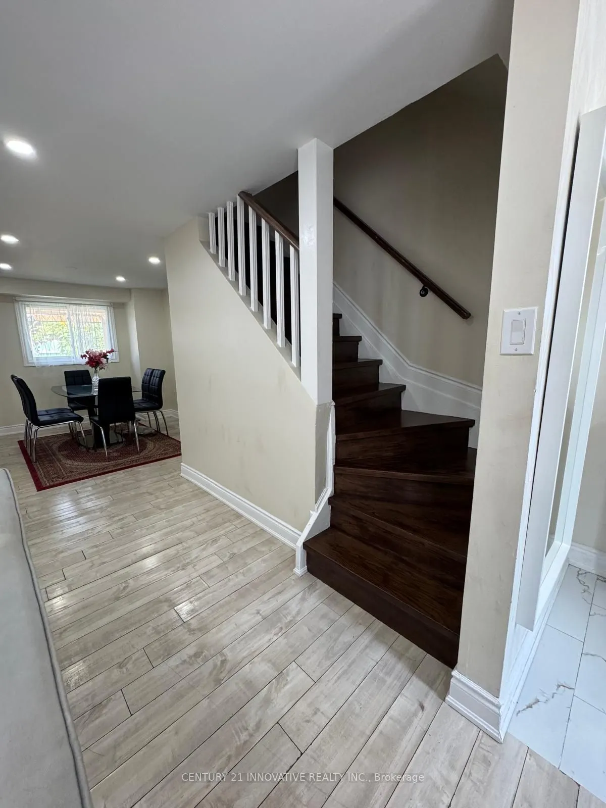 735 Parkview Crescent