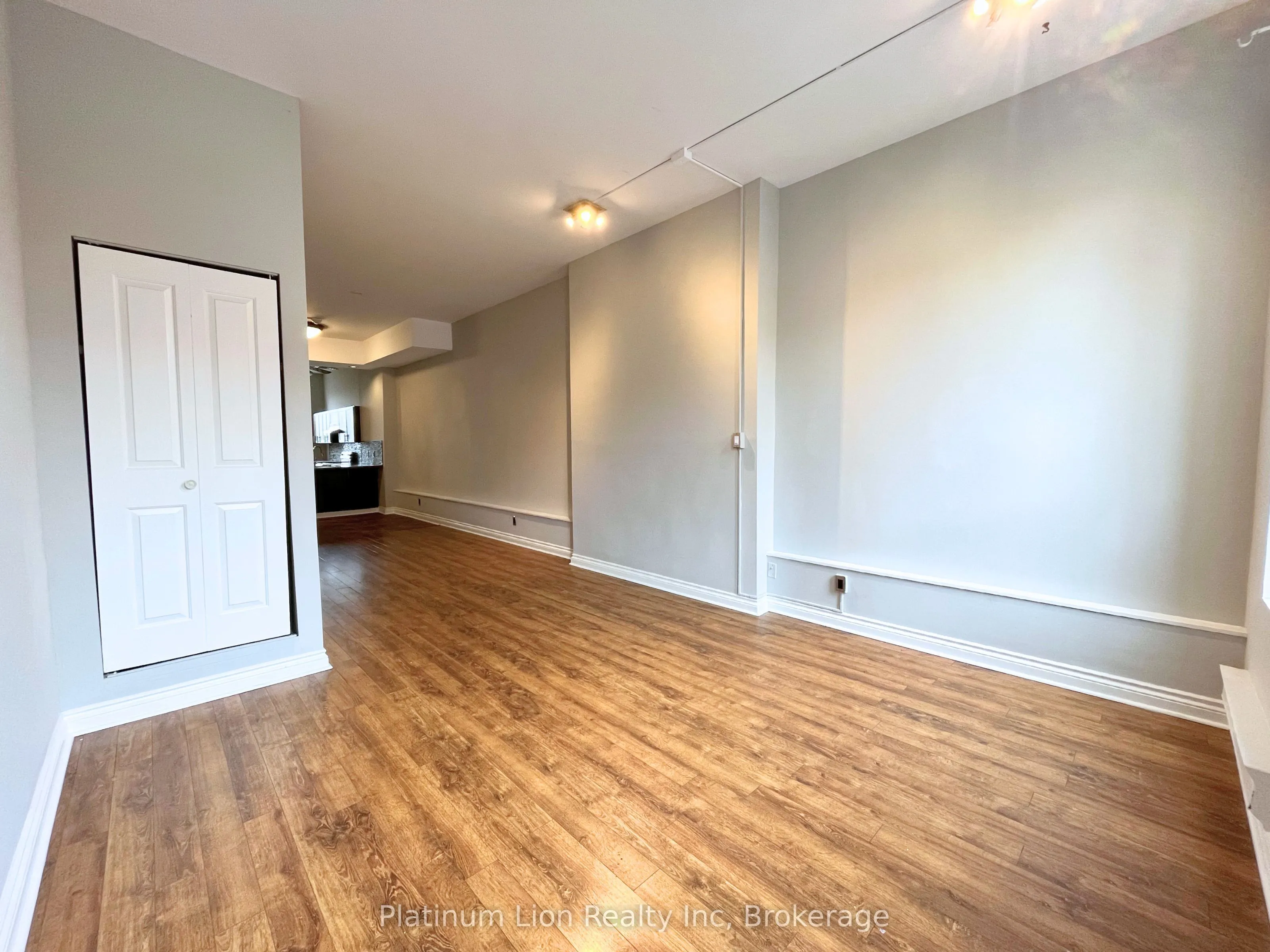 225 King Street E, #4