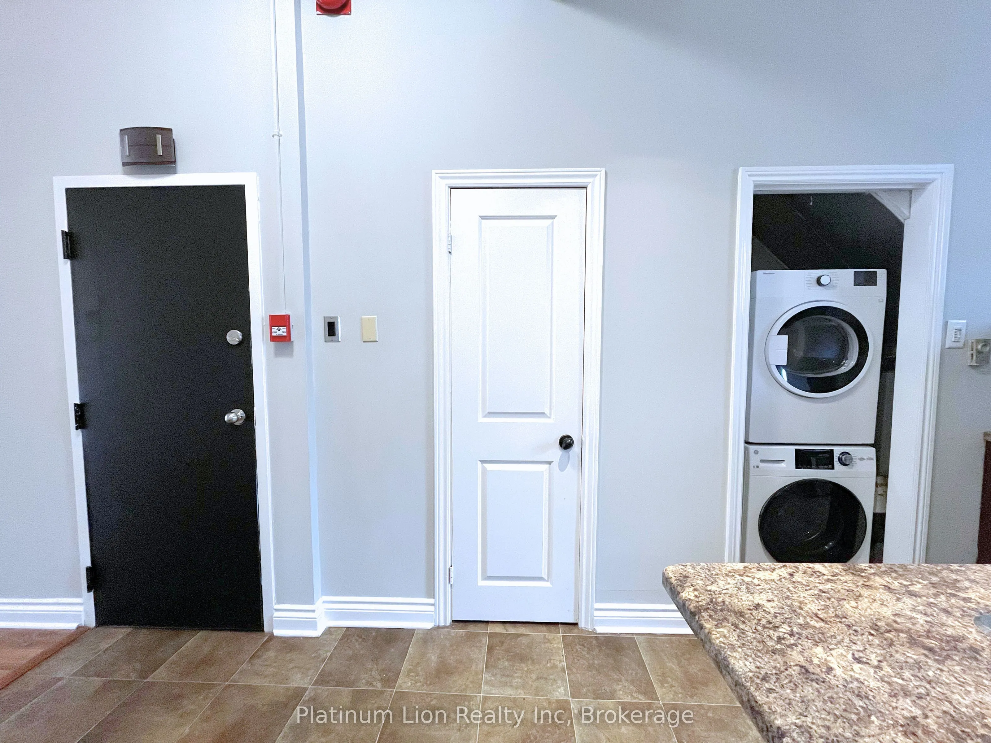 225 King Street E, #4
