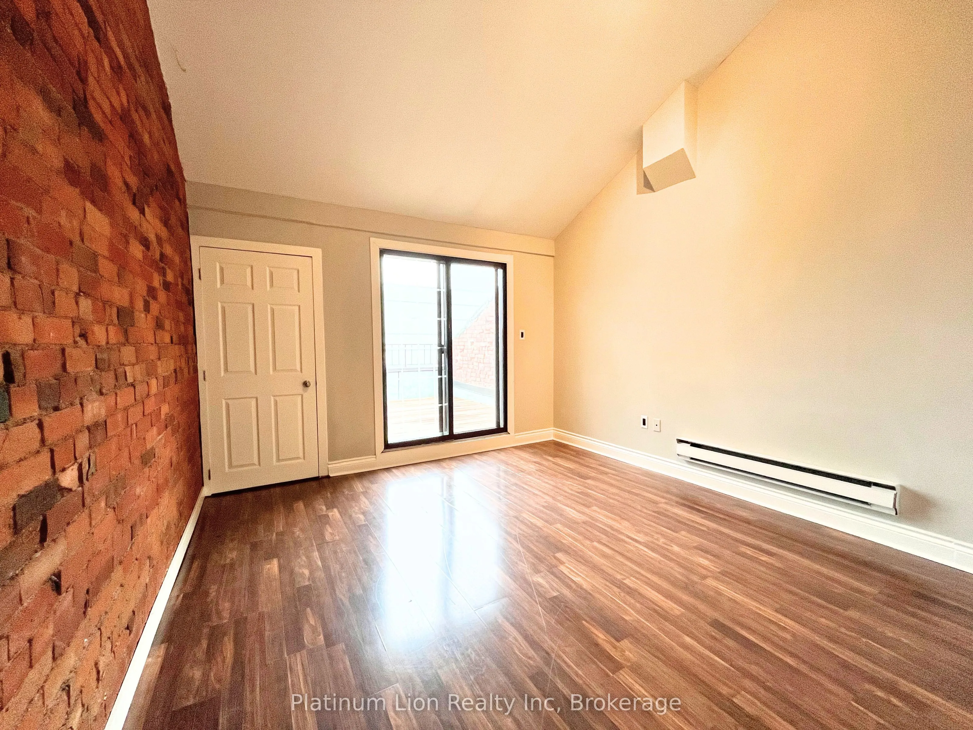 225 King Street E, #4