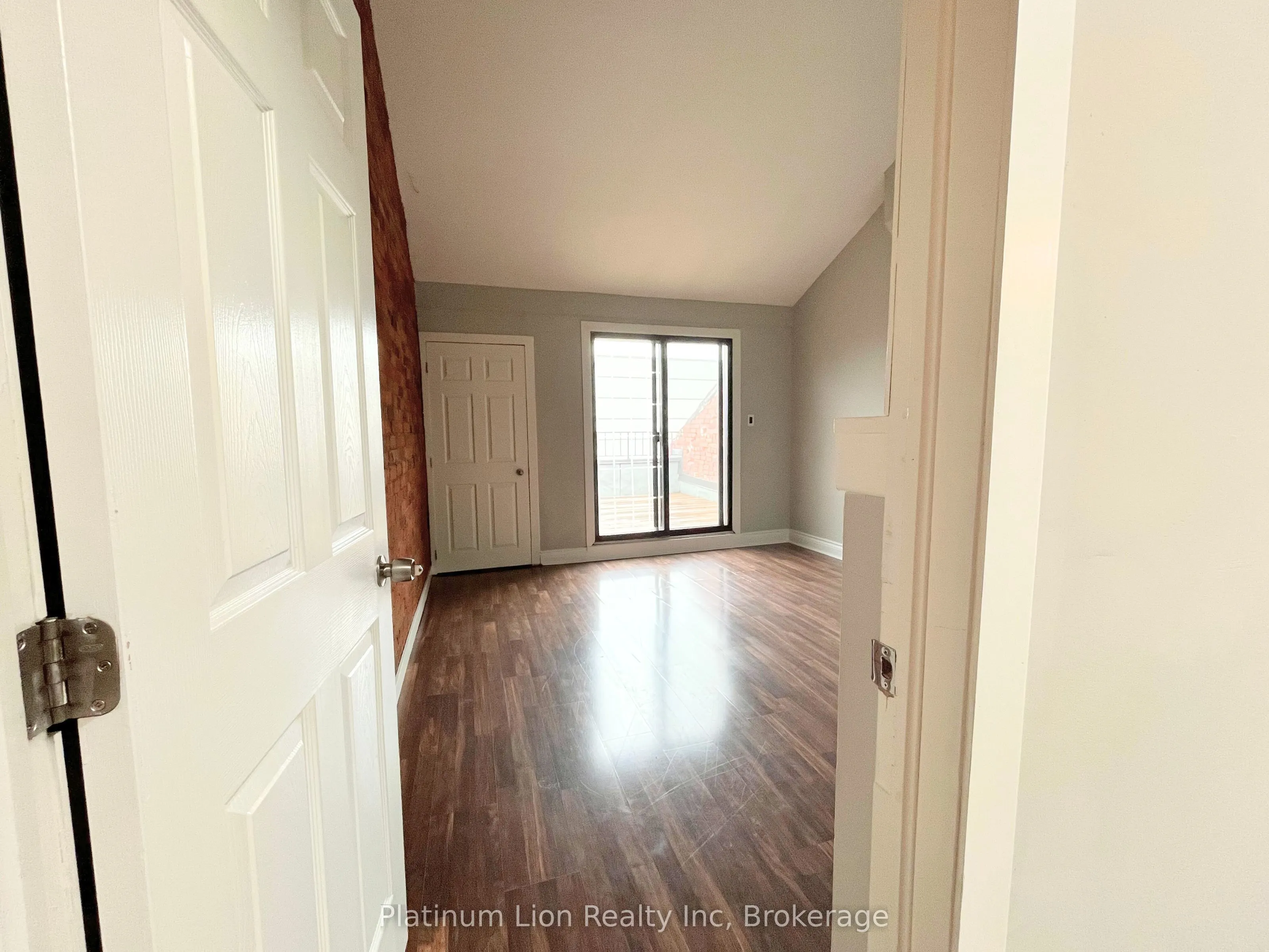 225 King Street E, #4