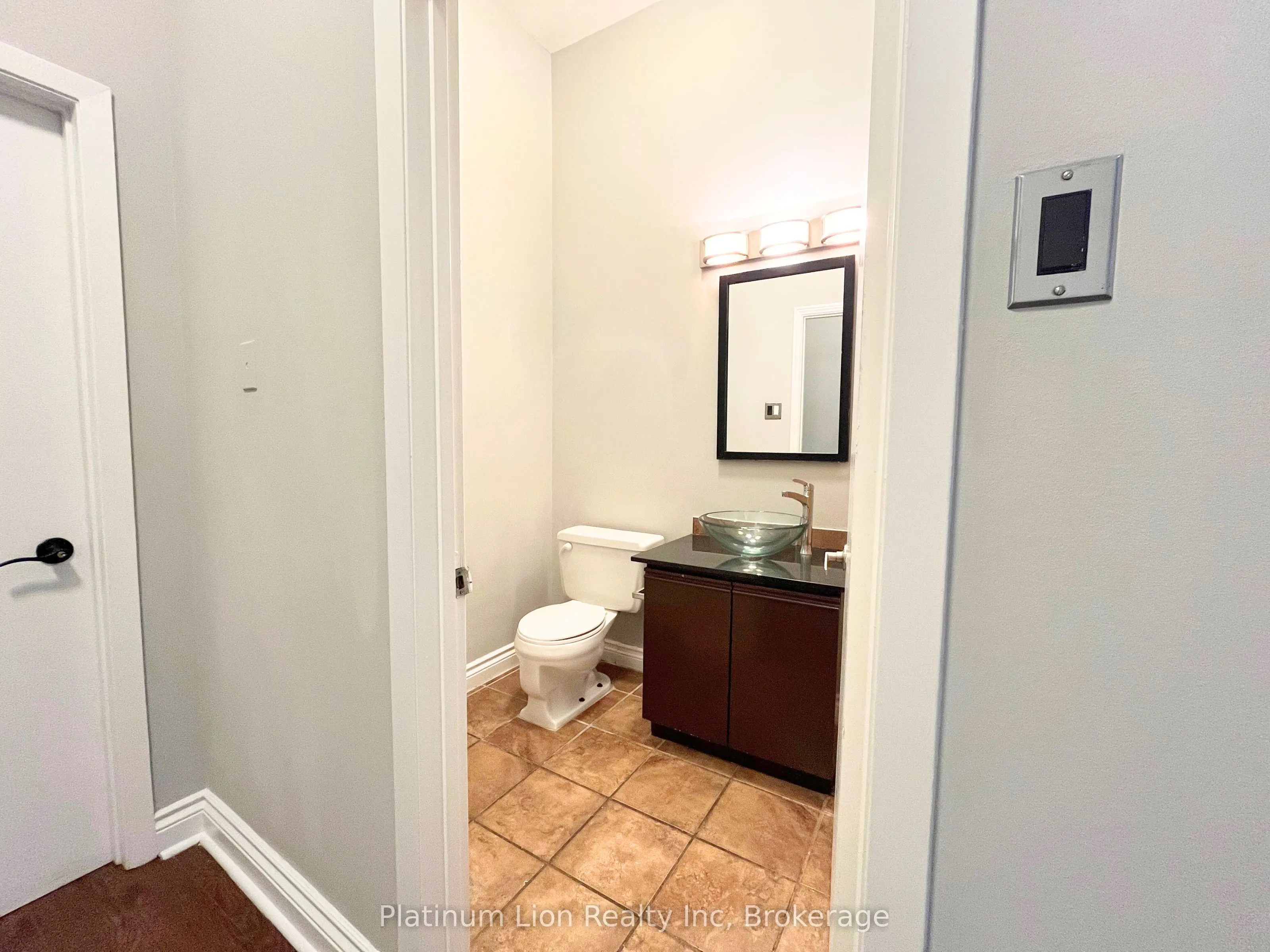 225 King Street E, #4