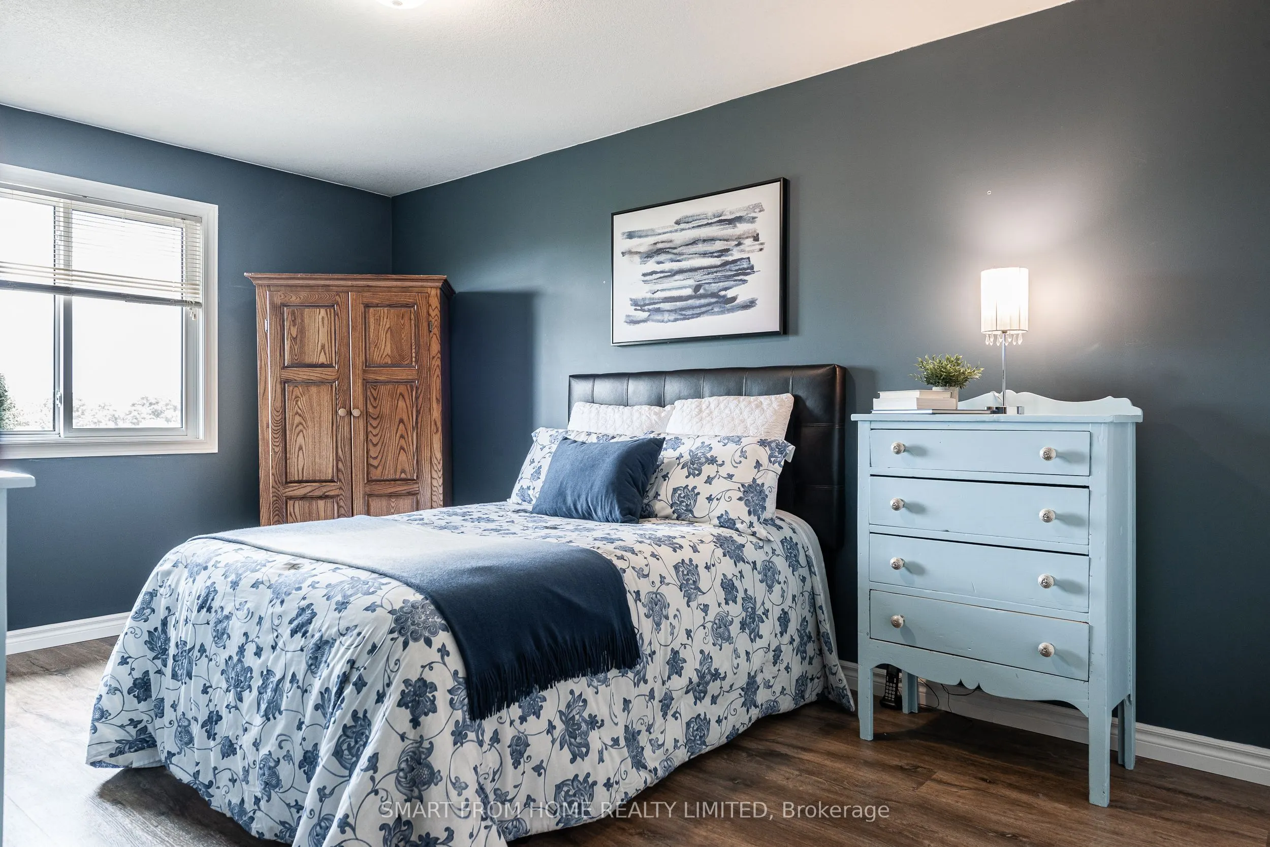 110 Athlone Crescent