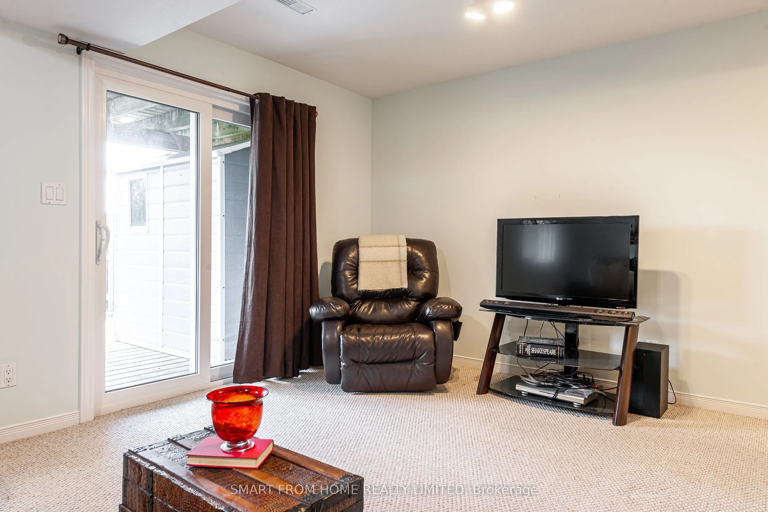 110 Athlone Crescent