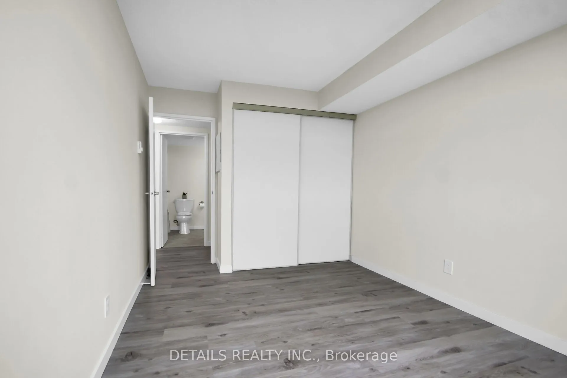 2760 Carousel Crescent, #1406