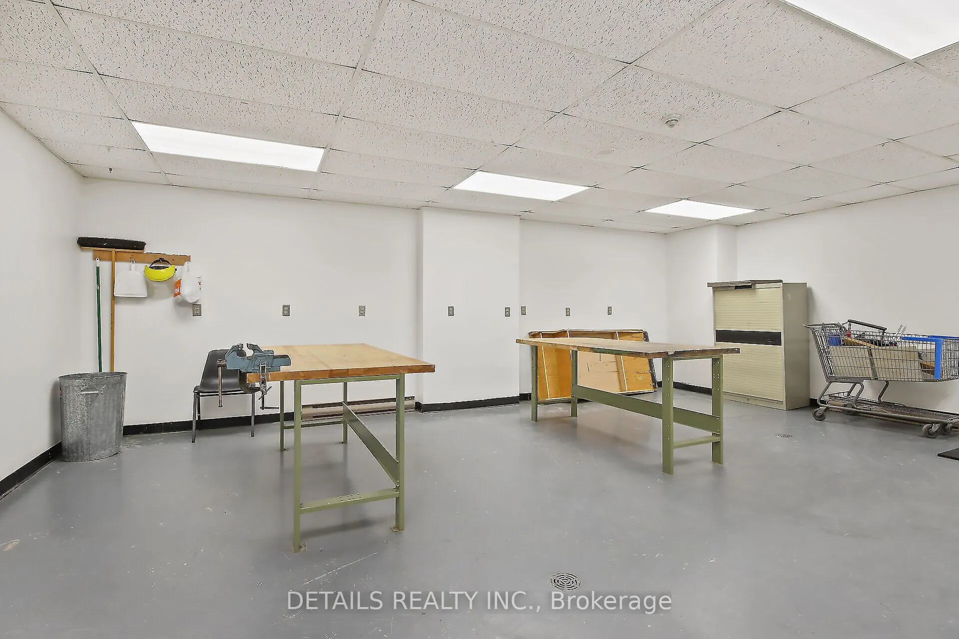 2760 Carousel Crescent, #1406