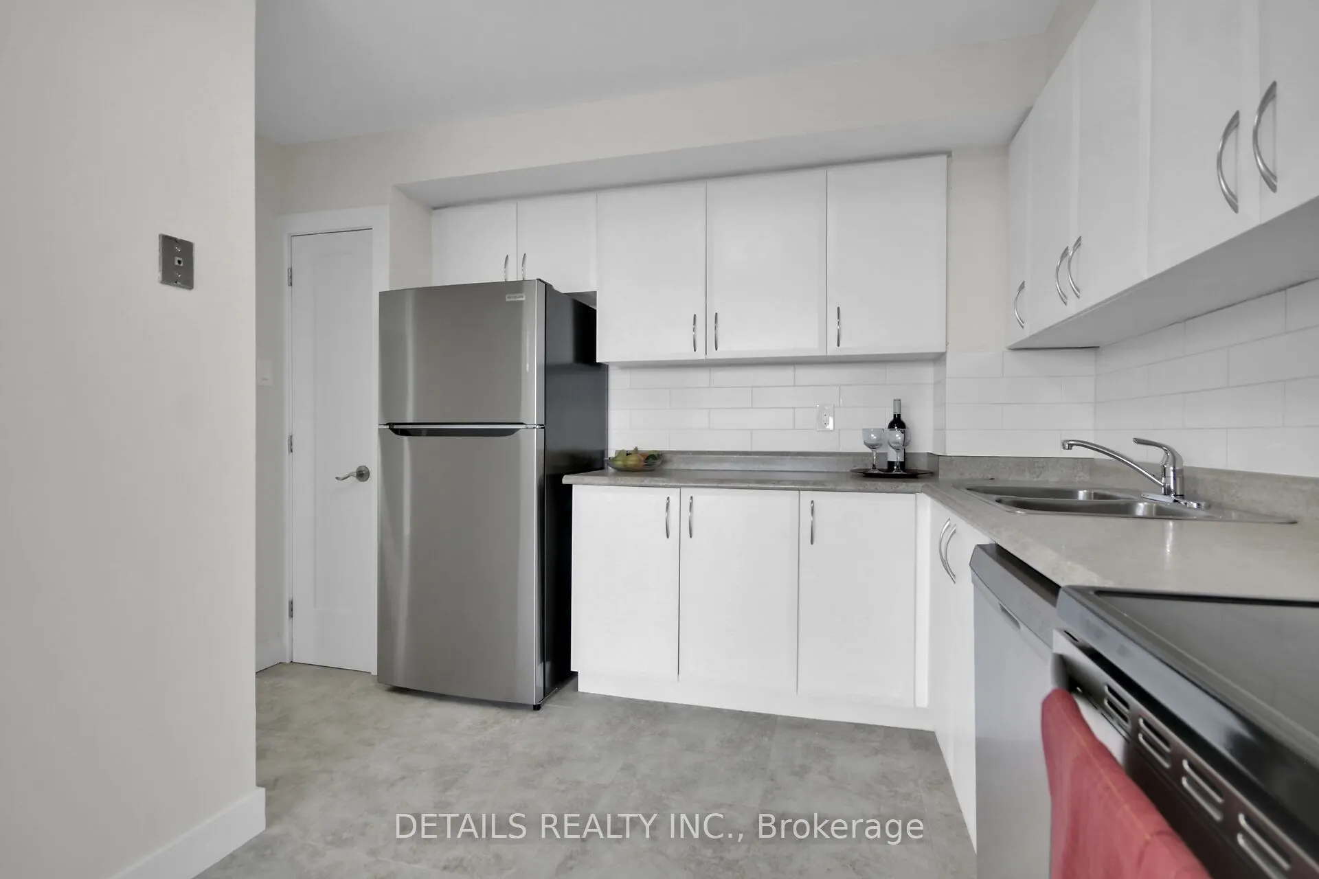2760 Carousel Crescent, #1406