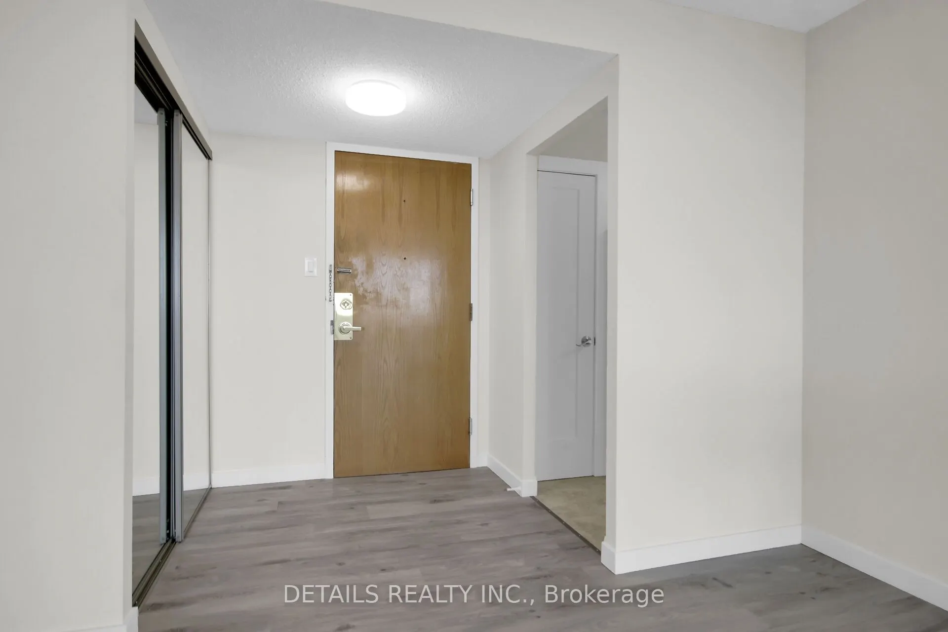 2760 Carousel Crescent, #1406