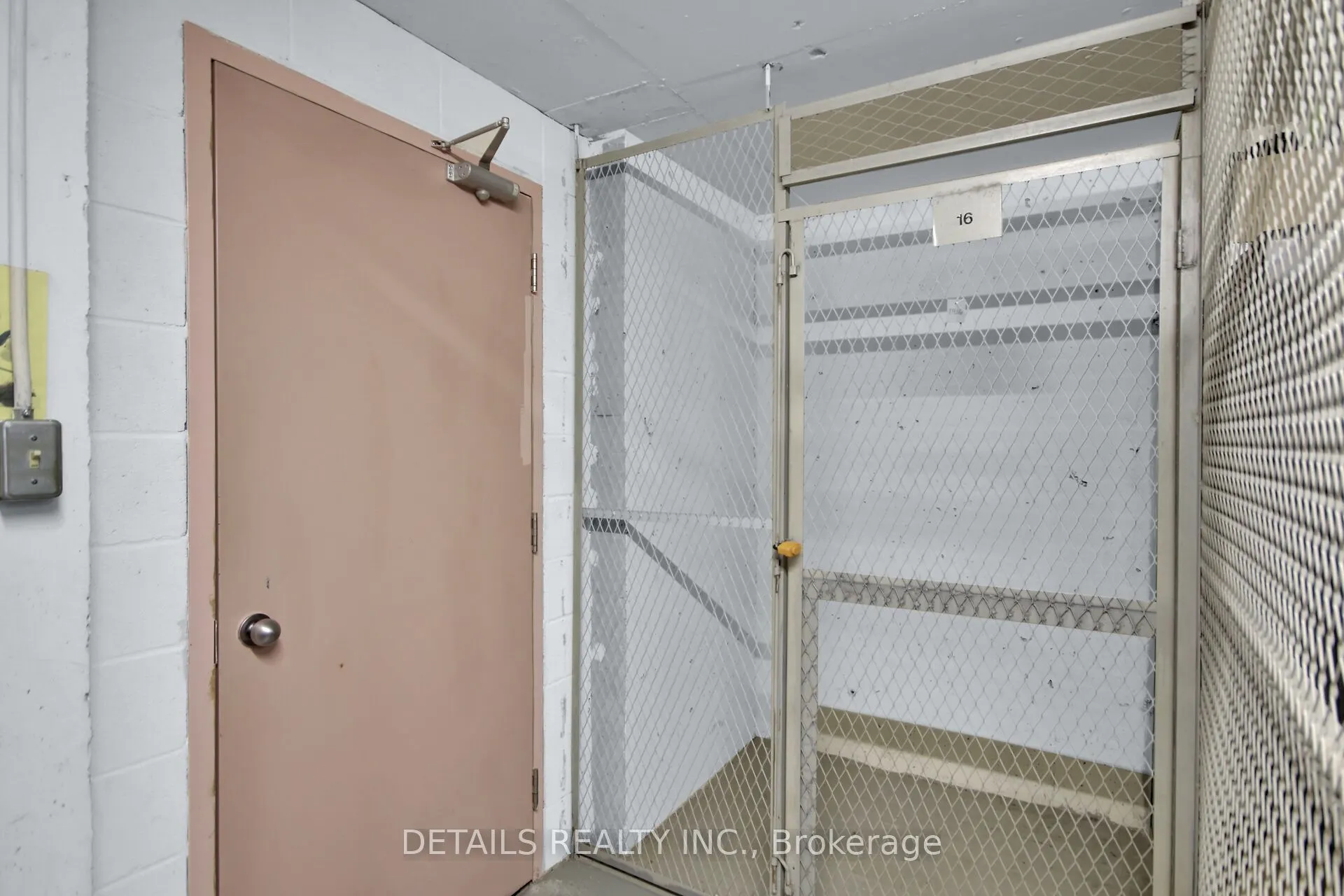 2760 Carousel Crescent, #1406