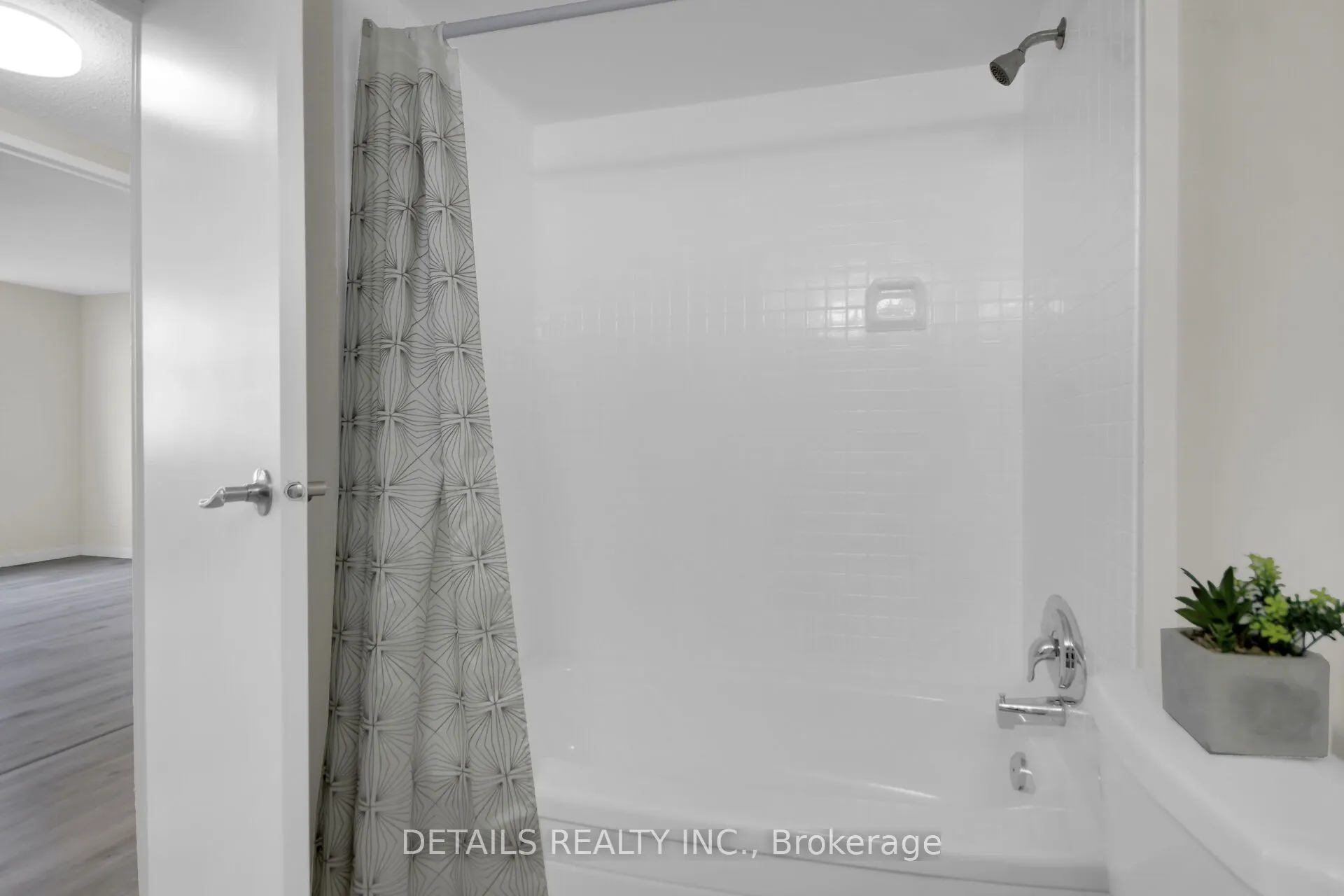 2760 Carousel Crescent, #1406