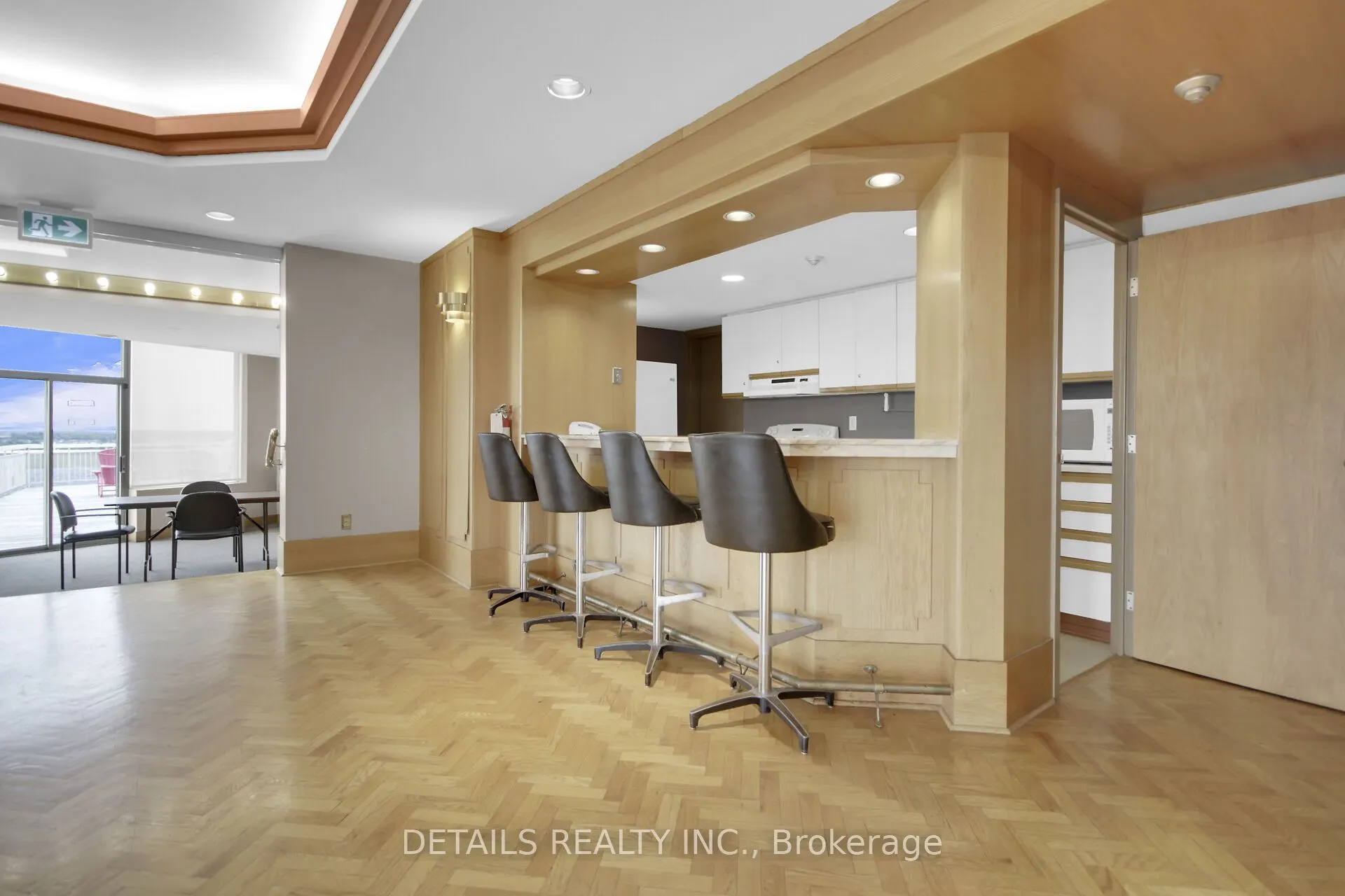 2760 Carousel Crescent, #1406