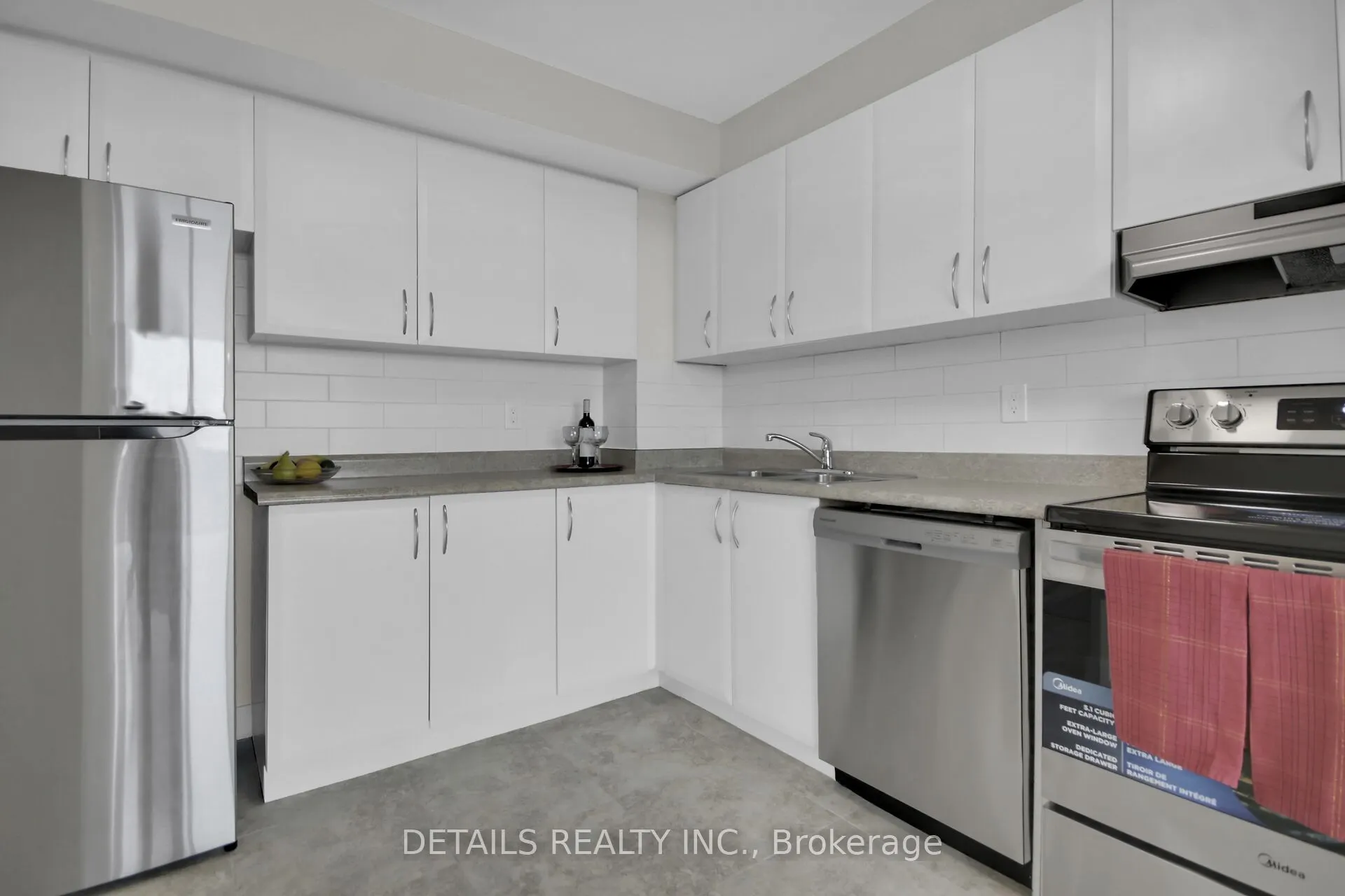 2760 Carousel Crescent, #1406